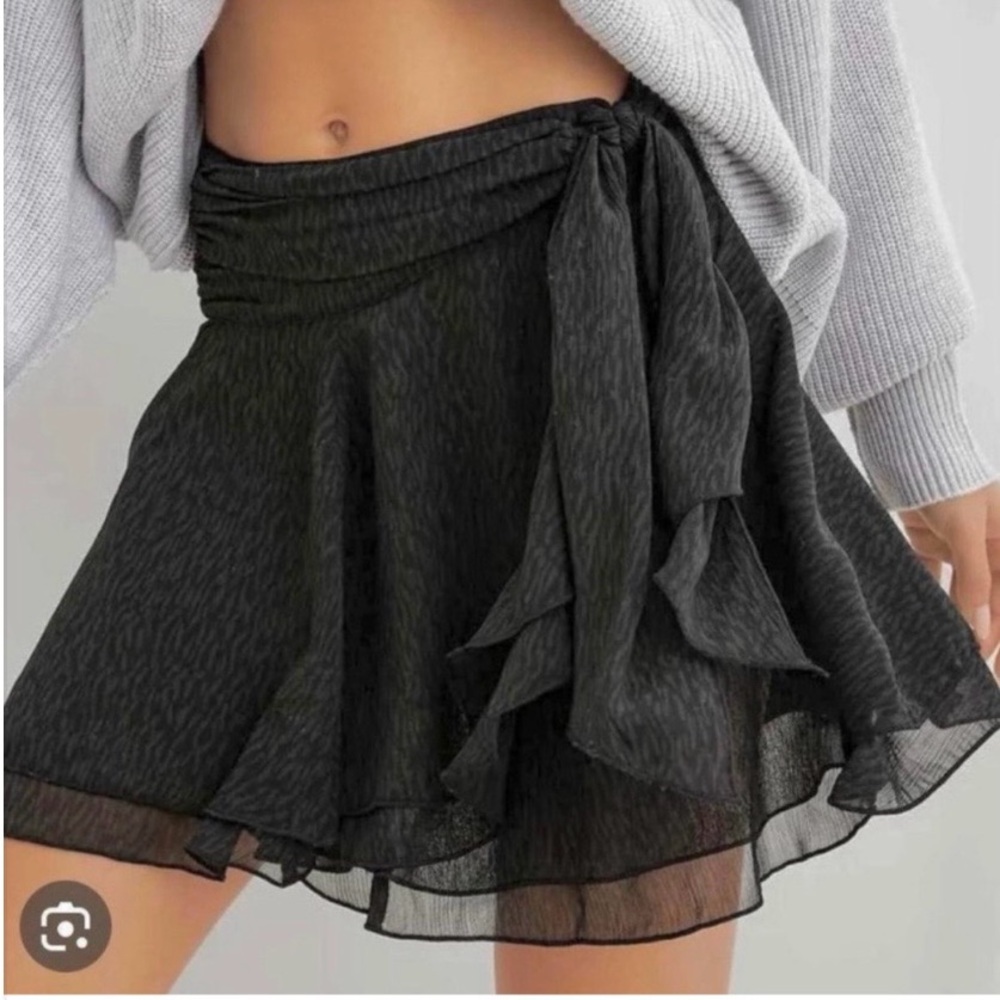 NWT Aerie Black Printed Chiffon Wrap Mini Skirt Size Medium